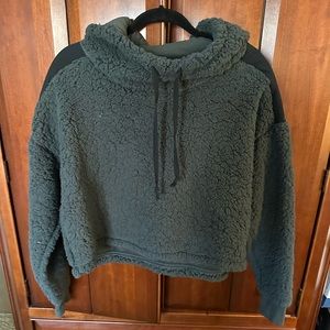 NWOT! Z by Zella fuzzy crop pullover. Size M.